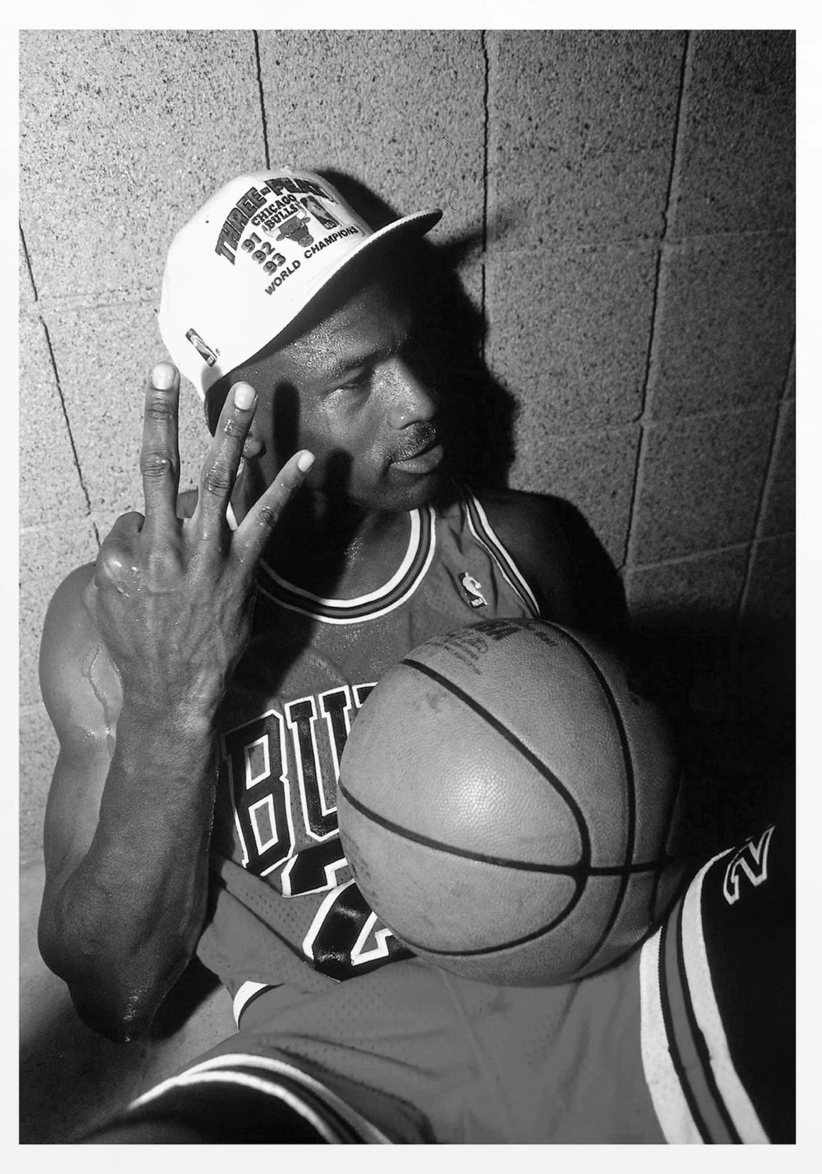 ICONIC 3 FINGERS