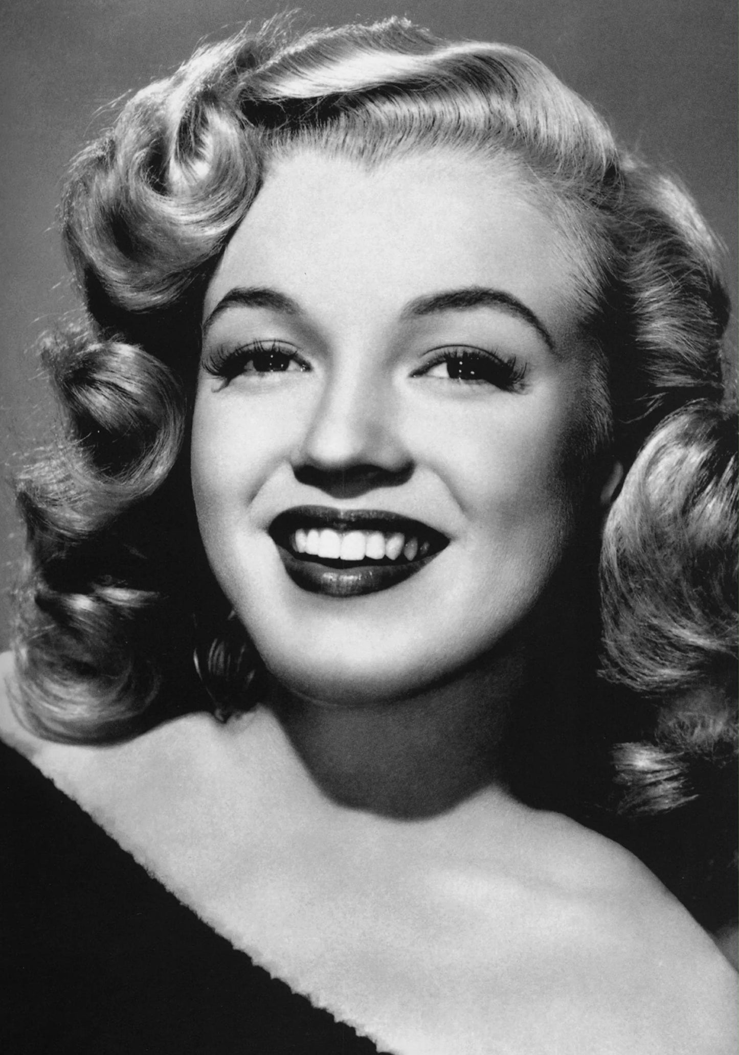 Marilyn Monroe Poster | Iconic Smile | Classic Hollywood Art | Wall Decor | Vintage Glamour | Living Room Decor | Bedroom Decoration | Artistic Gift Idea