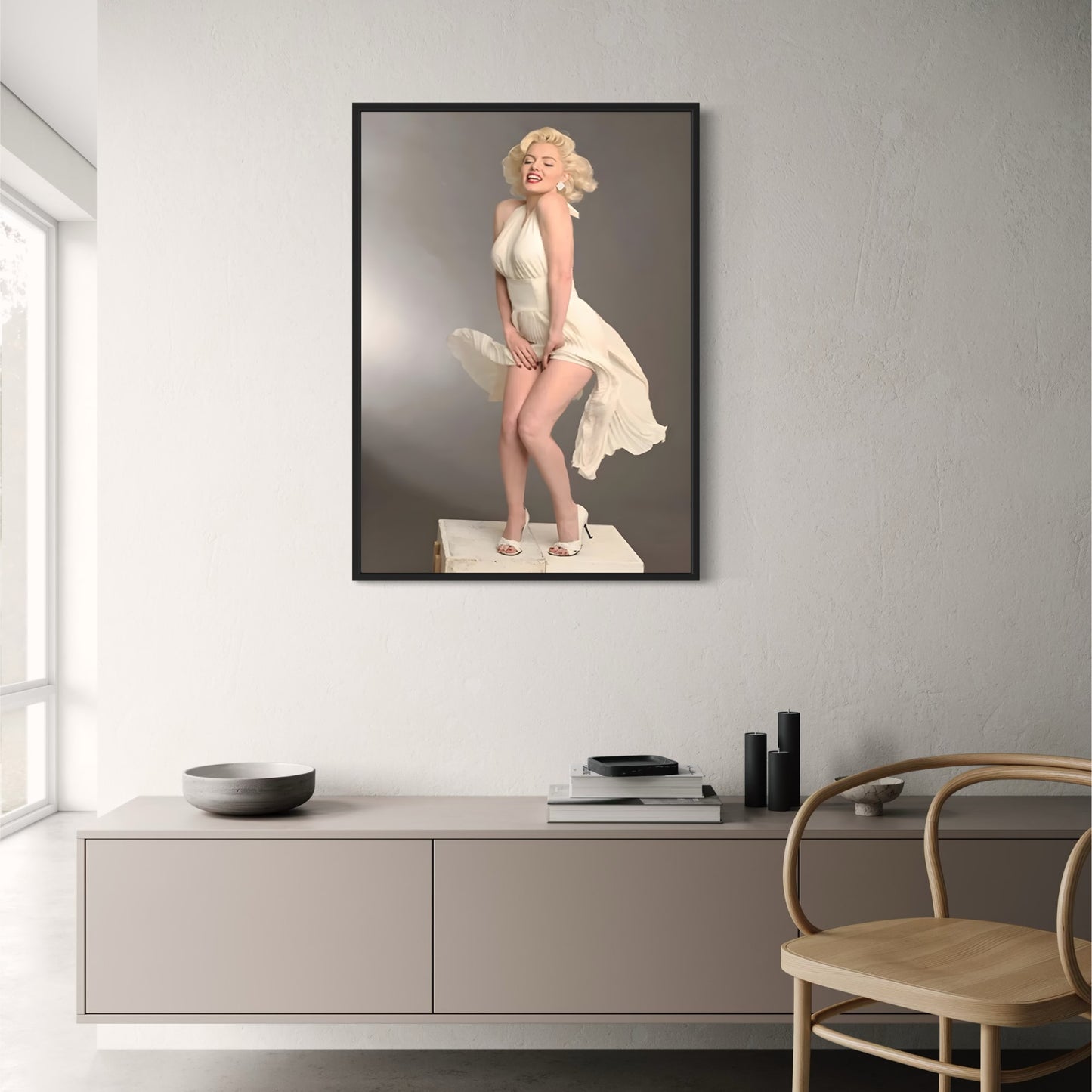 Marilyn Monroe | Playful Pose
