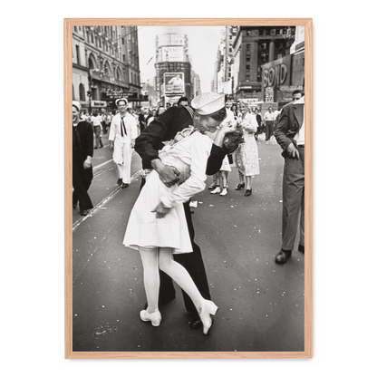 V-J Day Celebration | Times Square Kiss | Iconic Historical Photography Art | Black and White Poster | Wall Décor | Bedroom, Living Room, Office | Unique Home Decoration