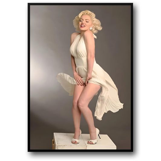 Marilyn Monroe | Playful Pose