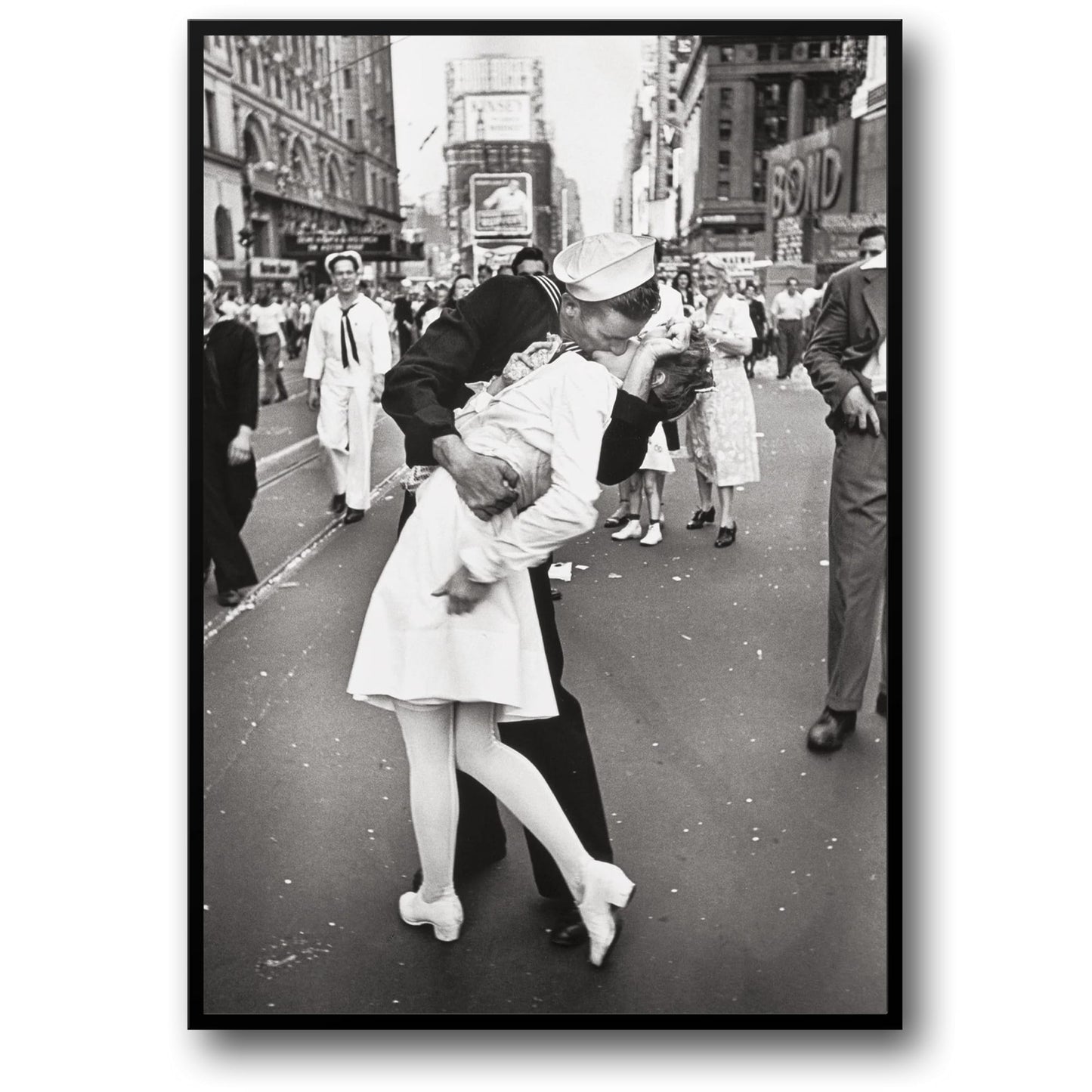 Times Square Kiss | Iconic Black & White Photography